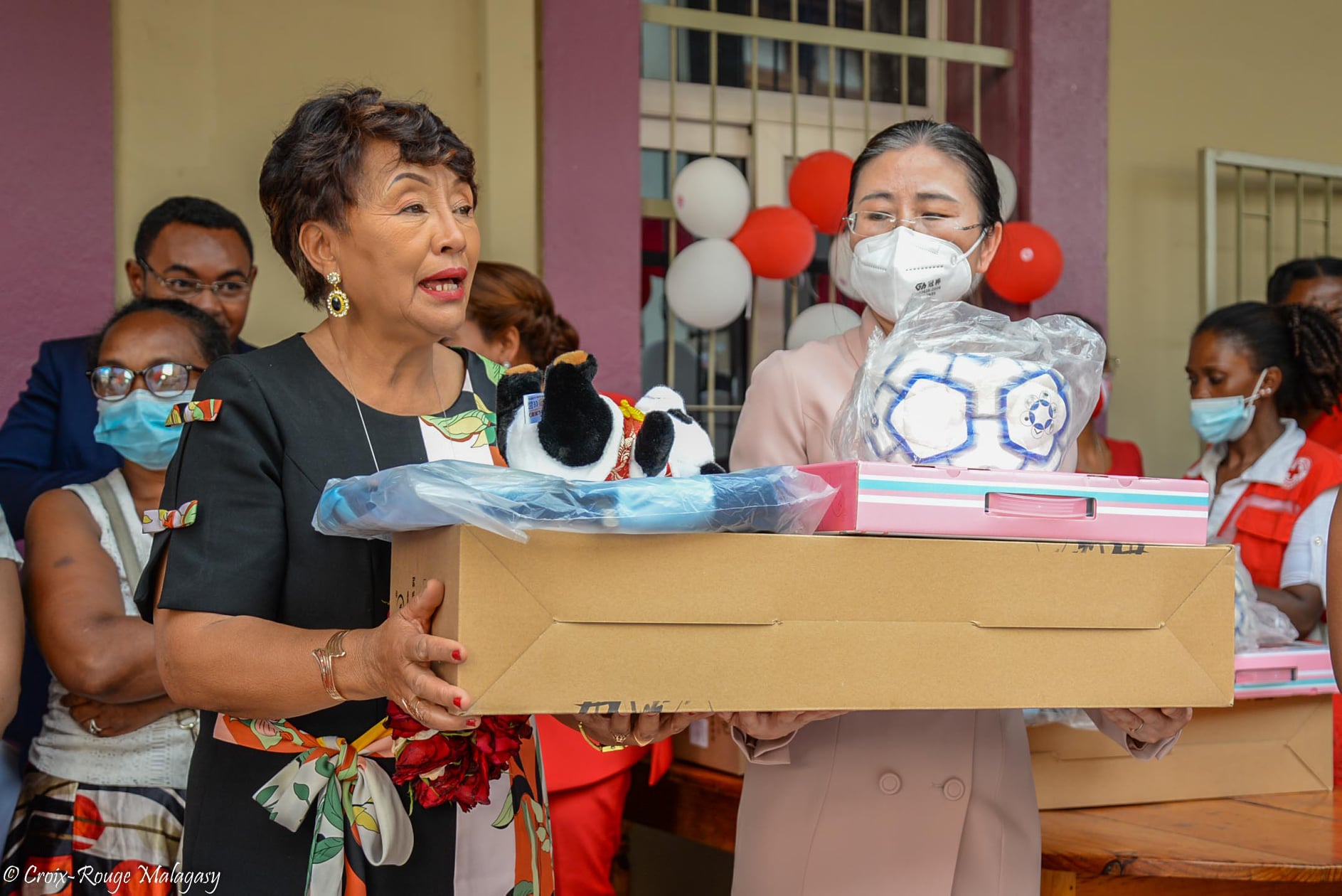 Cérémonie de remise de jouets, de fourniture scolaire pour les enfants du District 5